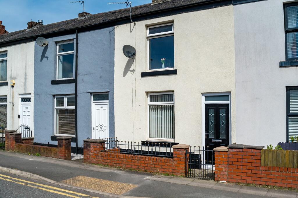 2 bedroom terraced house for sale in Tottington Road, Tottington, Bury, BL8