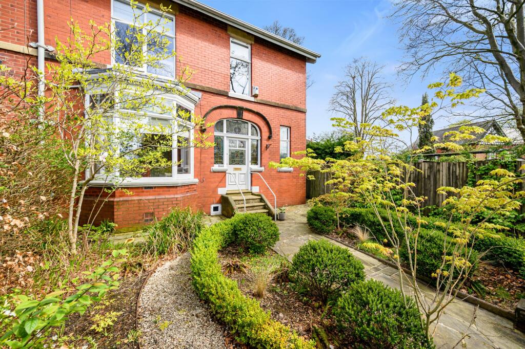4 bedroom semidetached house for sale in West View, Tottington Road