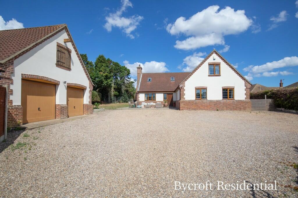 5 bedroom detached house for sale in Long Lane, Bradwell, Great