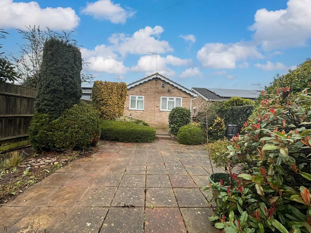 2 bedroom detached bungalow for sale in Bracon Road, Belton, NR31