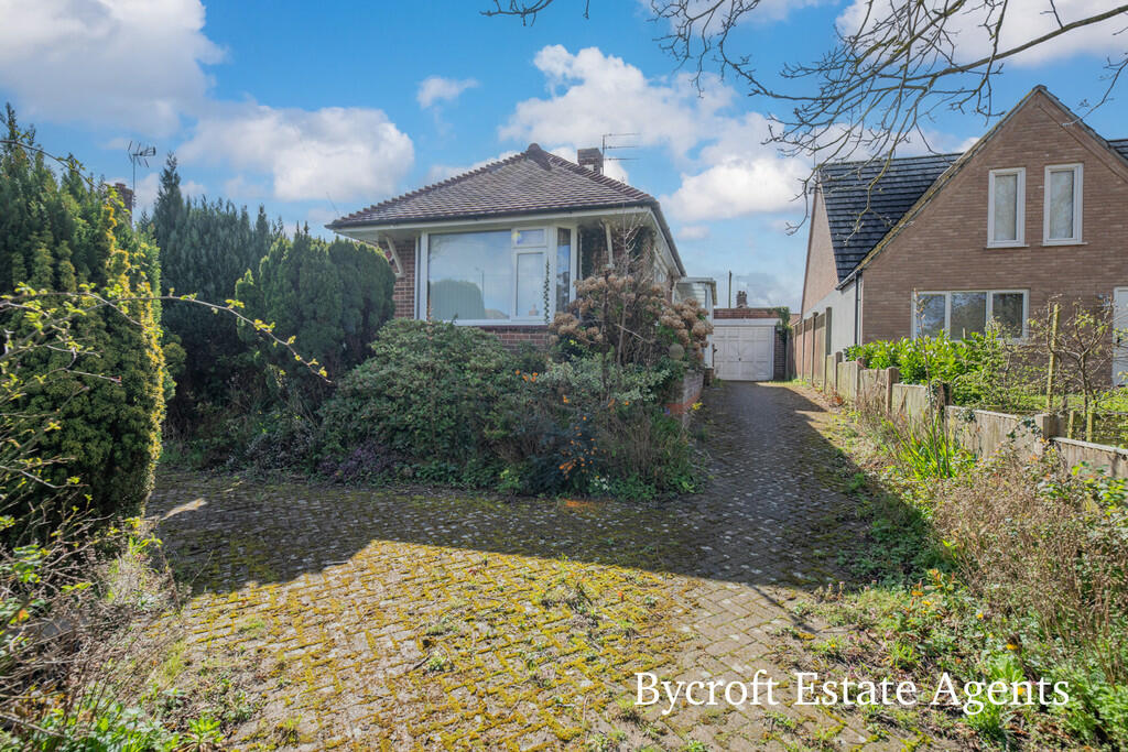 3 bedroom detached bungalow for sale in Burgh Road, Gorleston, NR31