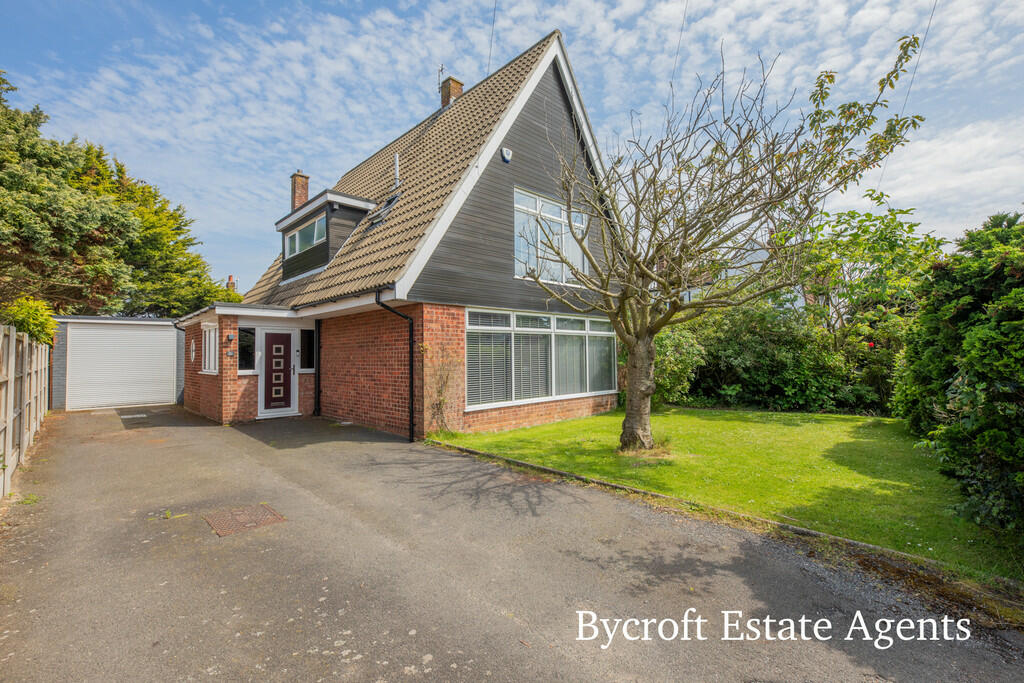 3 bedroom detached house for sale in Buxton Avenue, Gorleston, Great