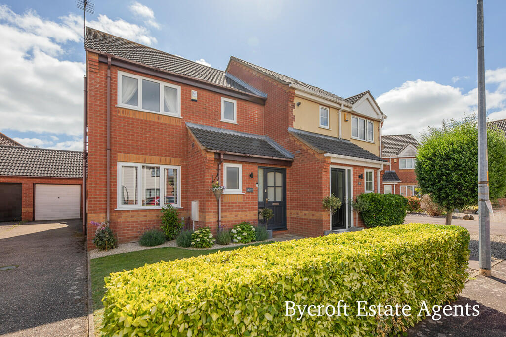 3 bedroom semidetached house for sale in White Clover Road, Bradwell, NR31