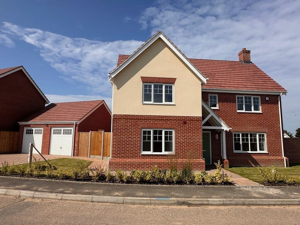 4 bedroom detached house for sale in Mayflower Way, Gorleston, NR31