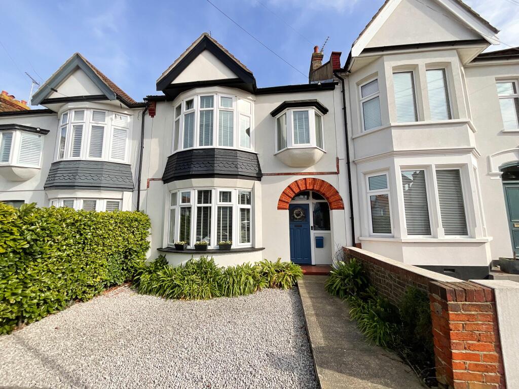 4 bedroom terraced house for sale in Lord Roberts Avenue, LeighonSea, SS9