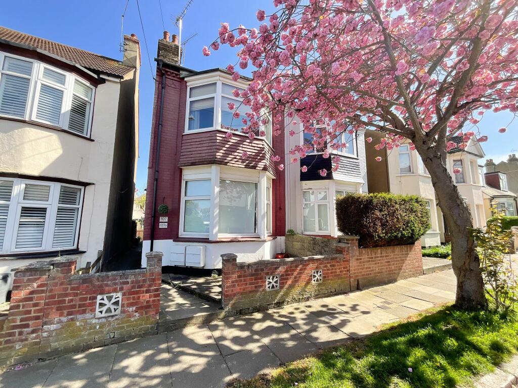 1 bedroom flat for sale in Northview Drive, WestcliffonSea, SS0