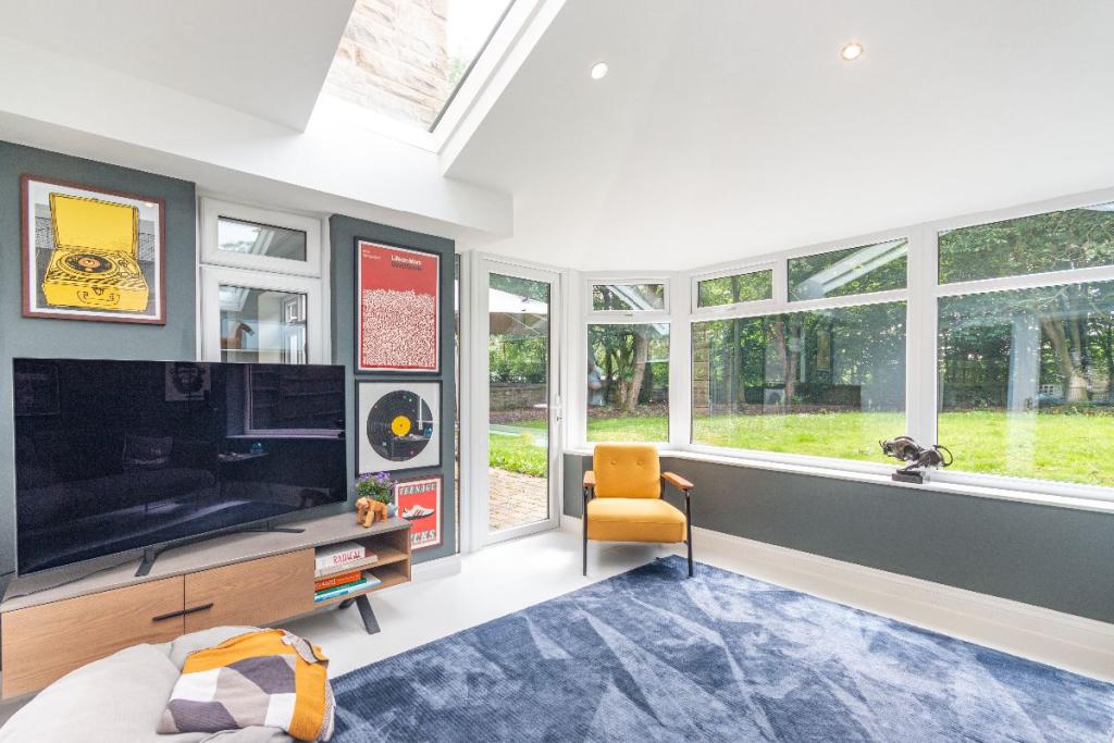 4 bedroom detached house for sale in Olde Stoneheath Court, Long Lane