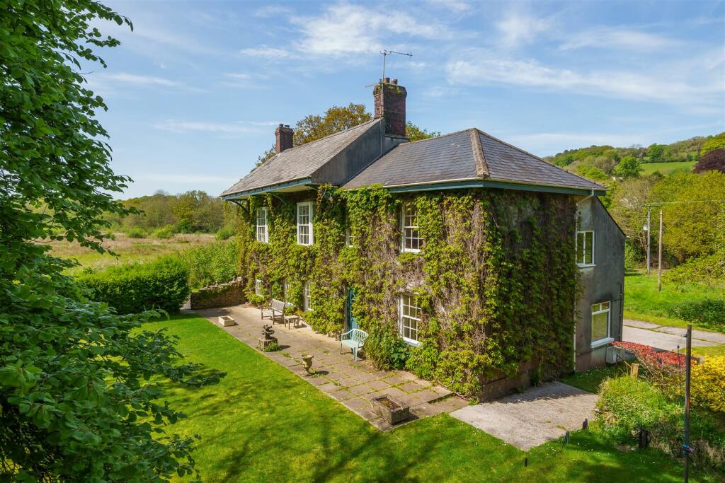 4 bedroom detached house for sale in Horrabridge, Devon, PL20