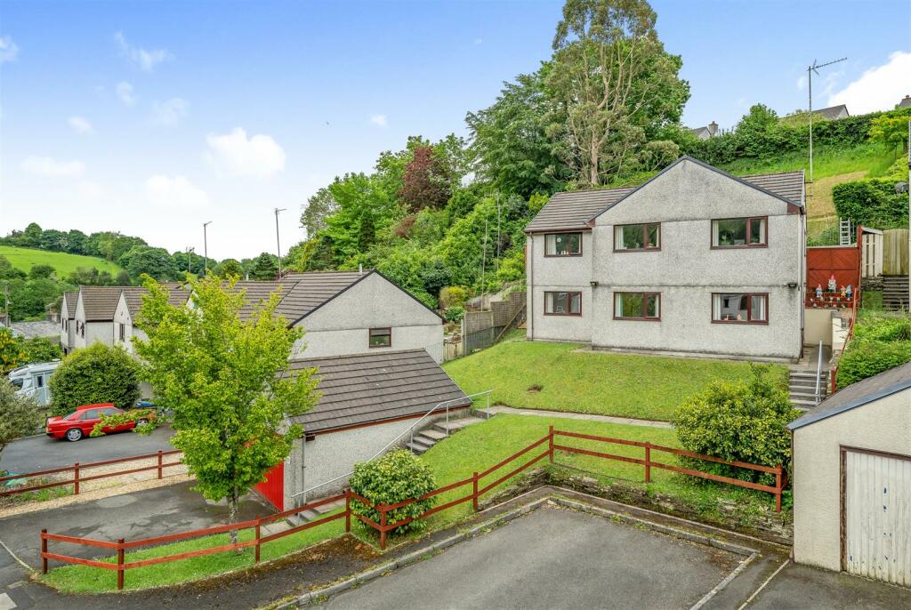 4 bedroom detached house for sale in Wyatts Lane, Tavistock, PL19