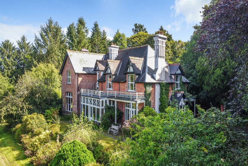 6 bedroom detached house for sale in Lydford, EX20