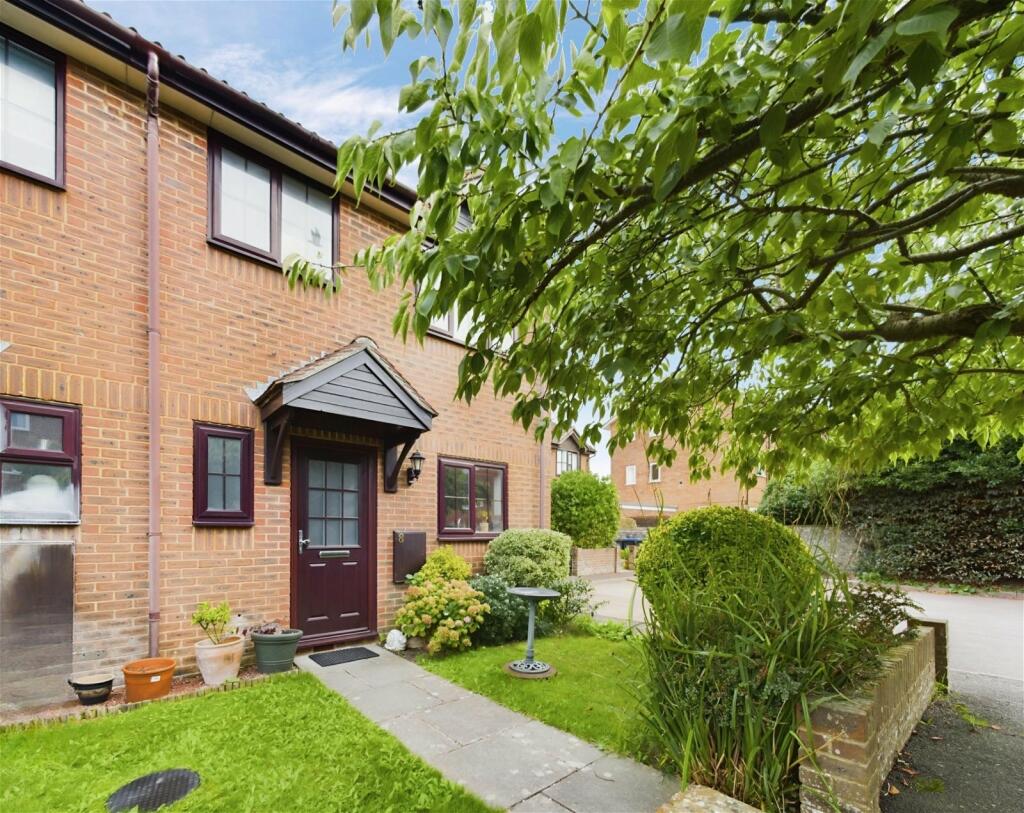 3 bedroom end of terrace house for sale in Little Pembrokes, Downview Road, Worthing, BN11