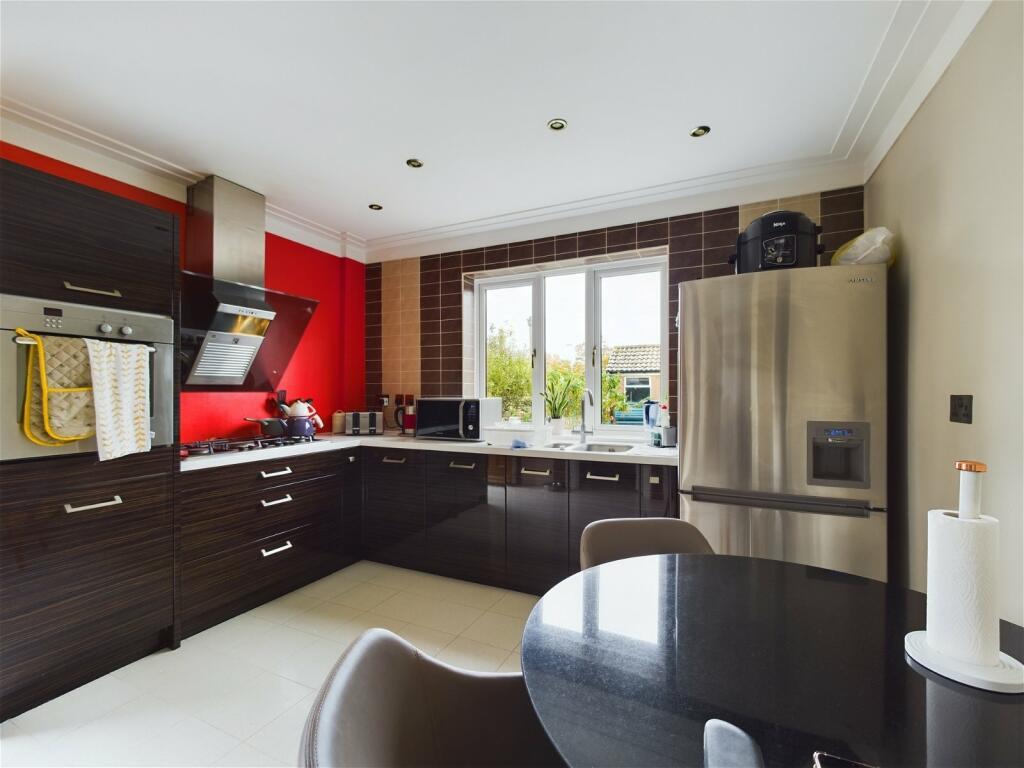 Additional property image - George V Avenue, Worthing, BN11