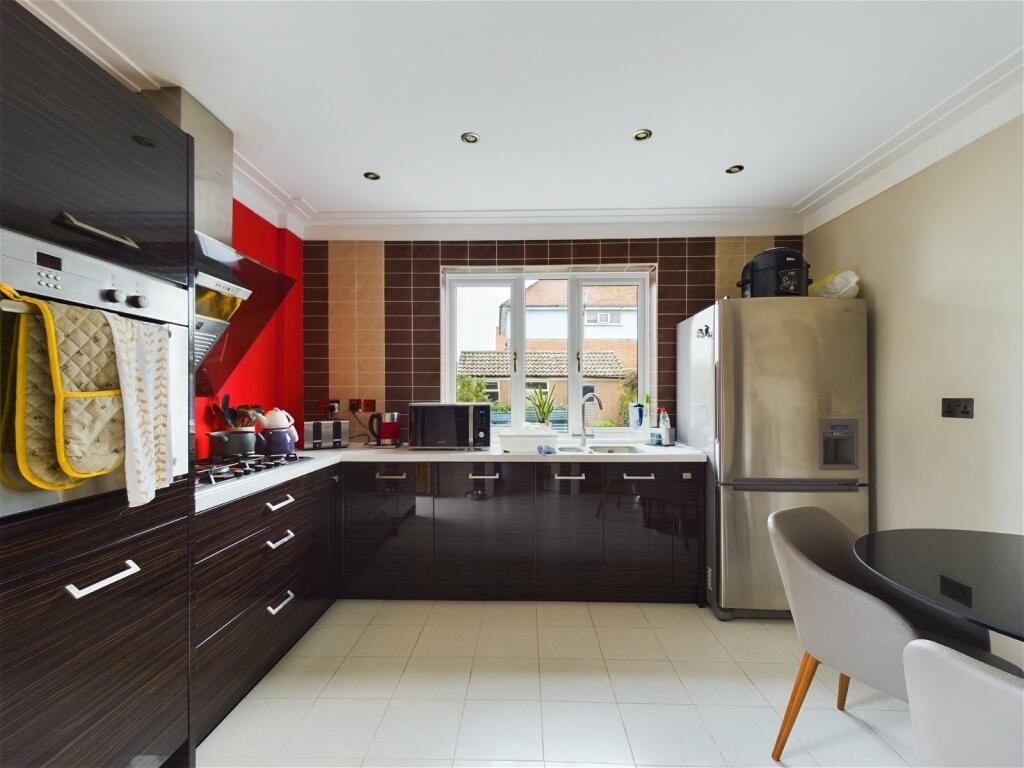 Additional property image - George V Avenue, Worthing, BN11
