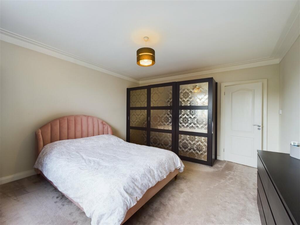 Additional property image - George V Avenue, Worthing, BN11
