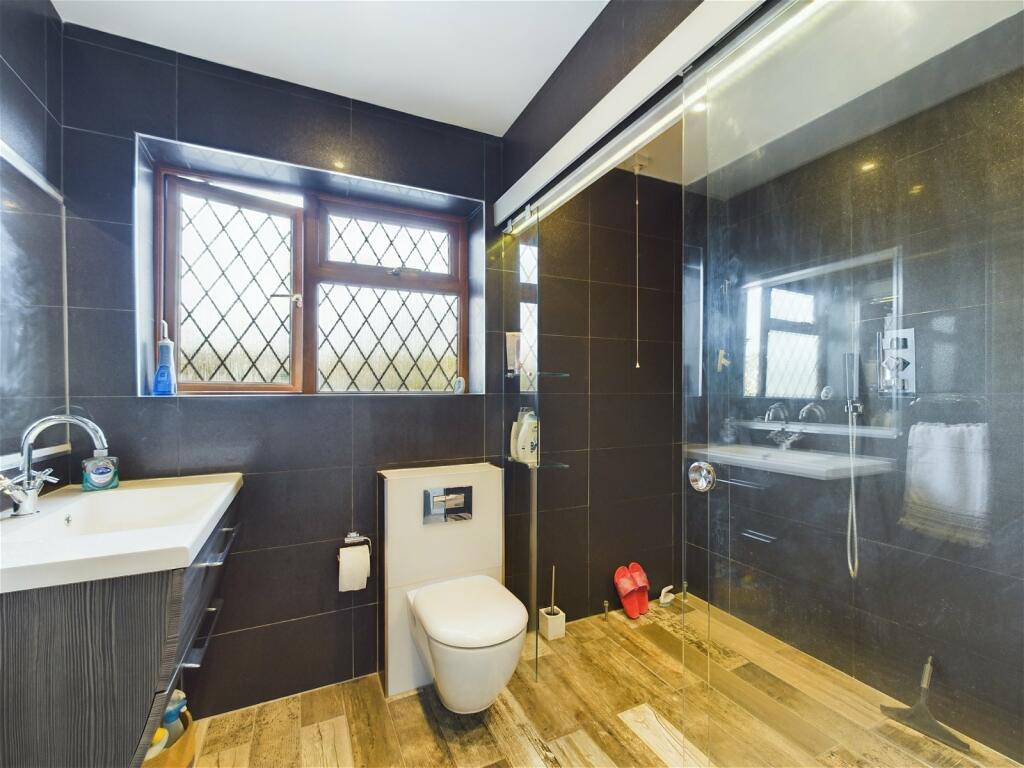 Additional property image - George V Avenue, Worthing, BN11
