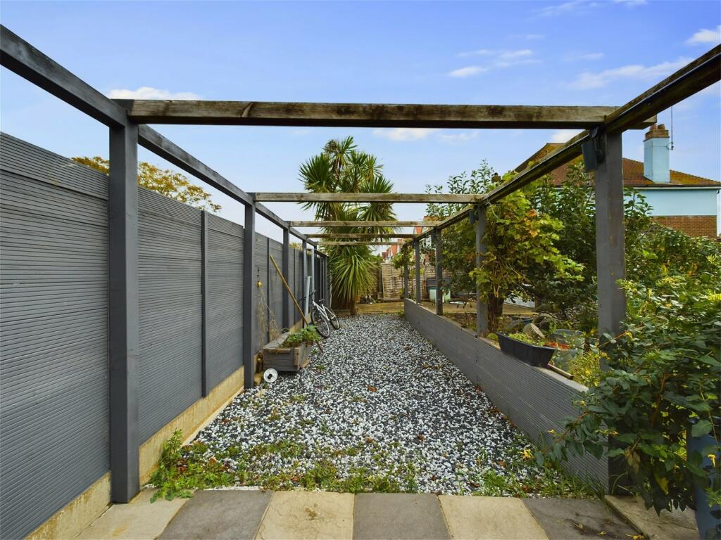 Additional property image - George V Avenue, Worthing, BN11