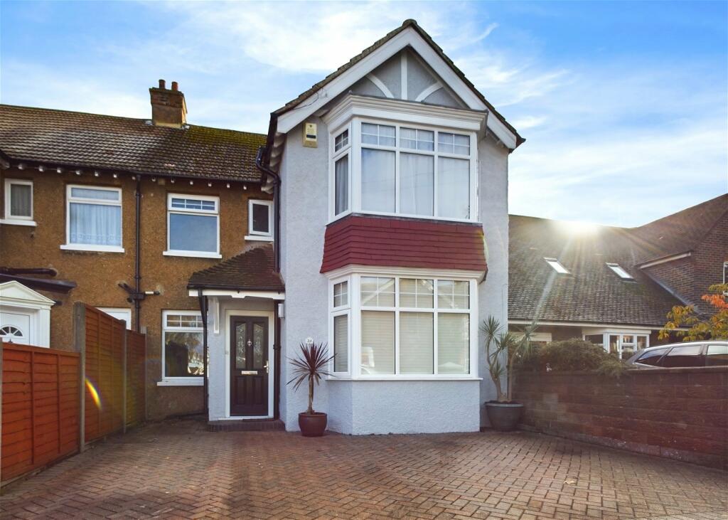 3 bedroom end of terrace house for sale in Rugby Road, Worthing, BN11