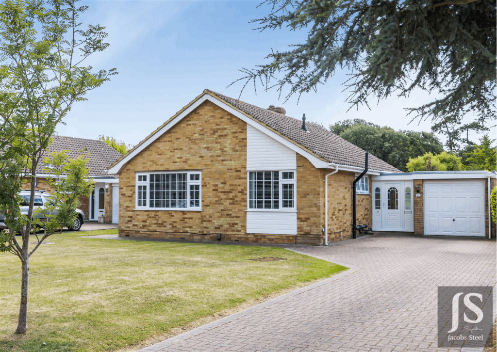 3 bedroom detached bungalow for sale in Fernhurst Drive, Goringbysea