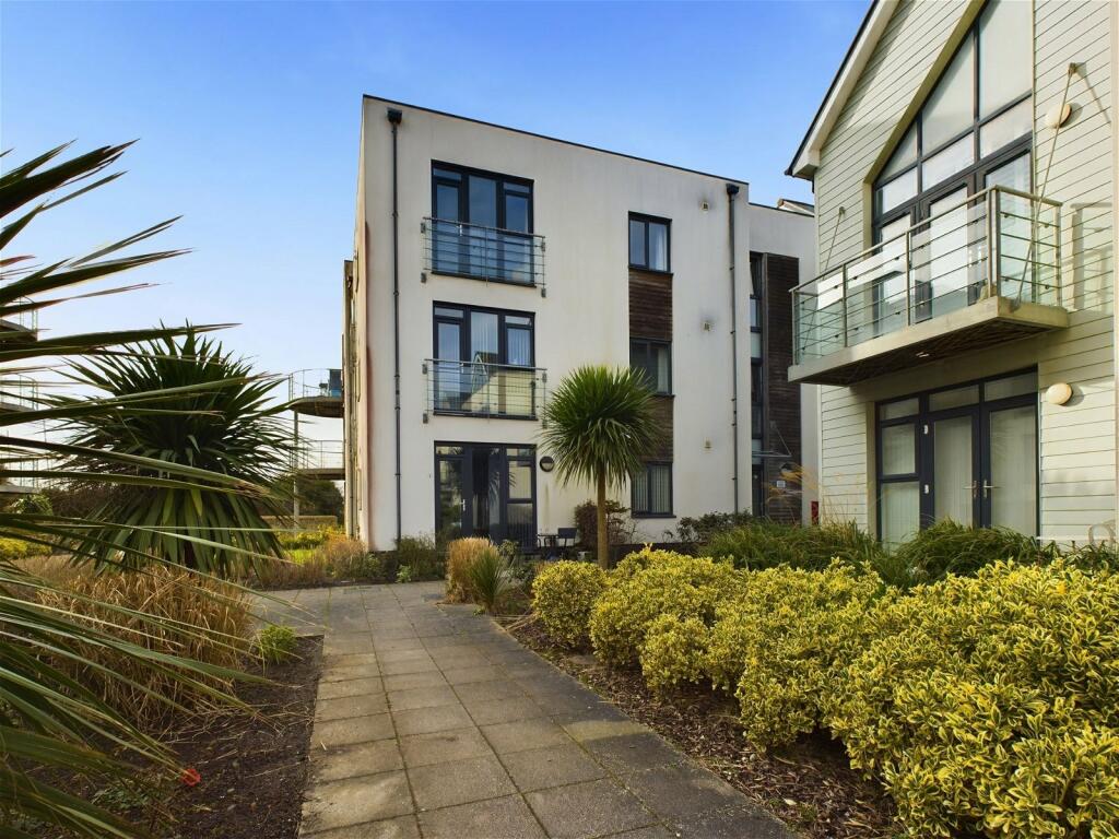 1 bedroom flat for sale in Eirene Road, GoringbySea, Worthing, BN12