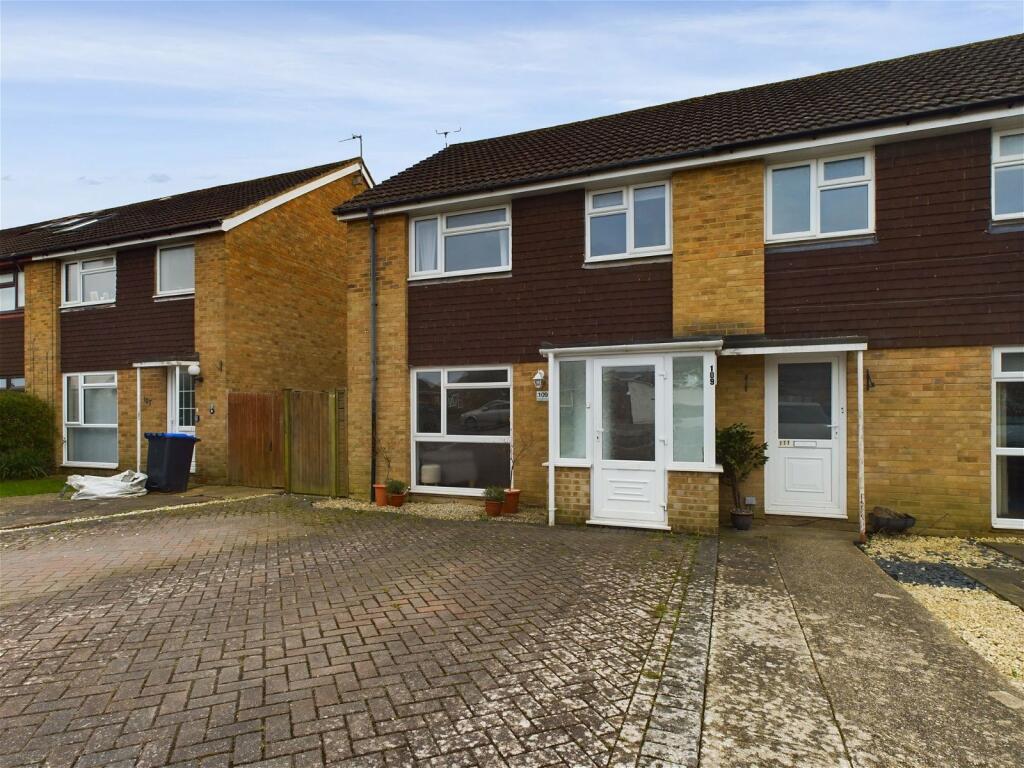 3 bedroom semidetached house for sale in Terringes Avenue, Worthing