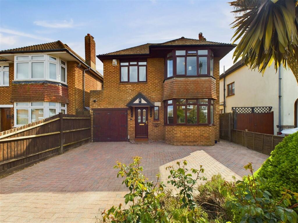 3 bedroom detached house for sale in Rose Walk, Goring-by-Sea, Worthing, BN12