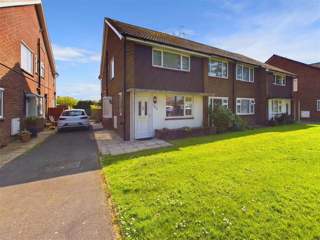 2 bedroom flat for sale in Goring Road, GoringbySea, Worthing, BN12
