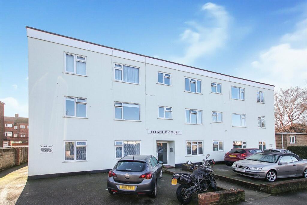 2 bedroom flat for sale in Eleanor Court, Bruce Avenue, Worthing, BN11