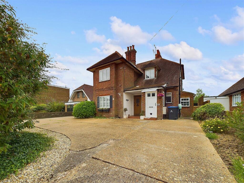 3 bedroom ground floor flat for sale in Wallace Avenue, Worthing, BN11