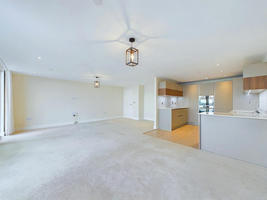 Additional property image - Calista, 26 West Parade, Worthing, BN11