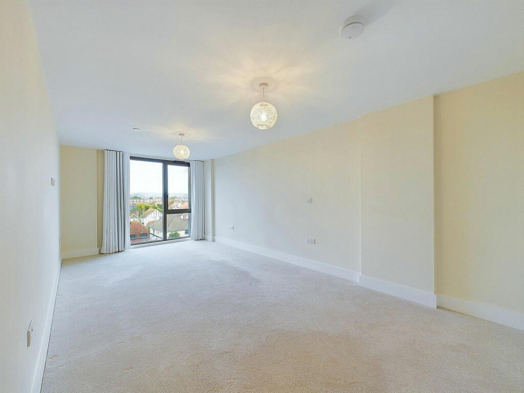 Additional property image - Calista, 26 West Parade, Worthing, BN11