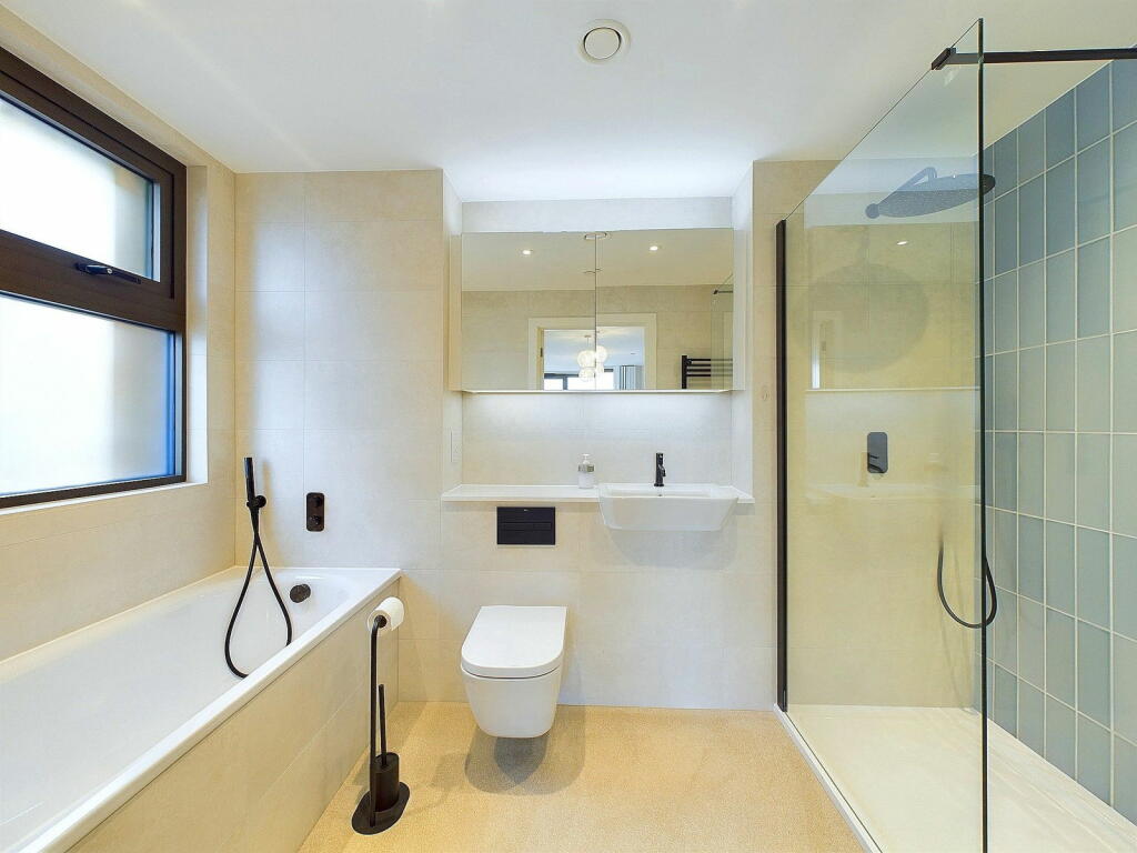 Additional property image - Calista, 26 West Parade, Worthing, BN11