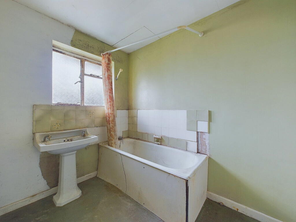 Additional property image - Aglaia Road, Worthing, BN11