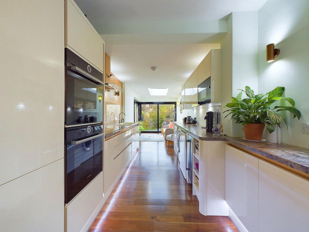 Additional property image - Reigate Road, Worthing, BN11