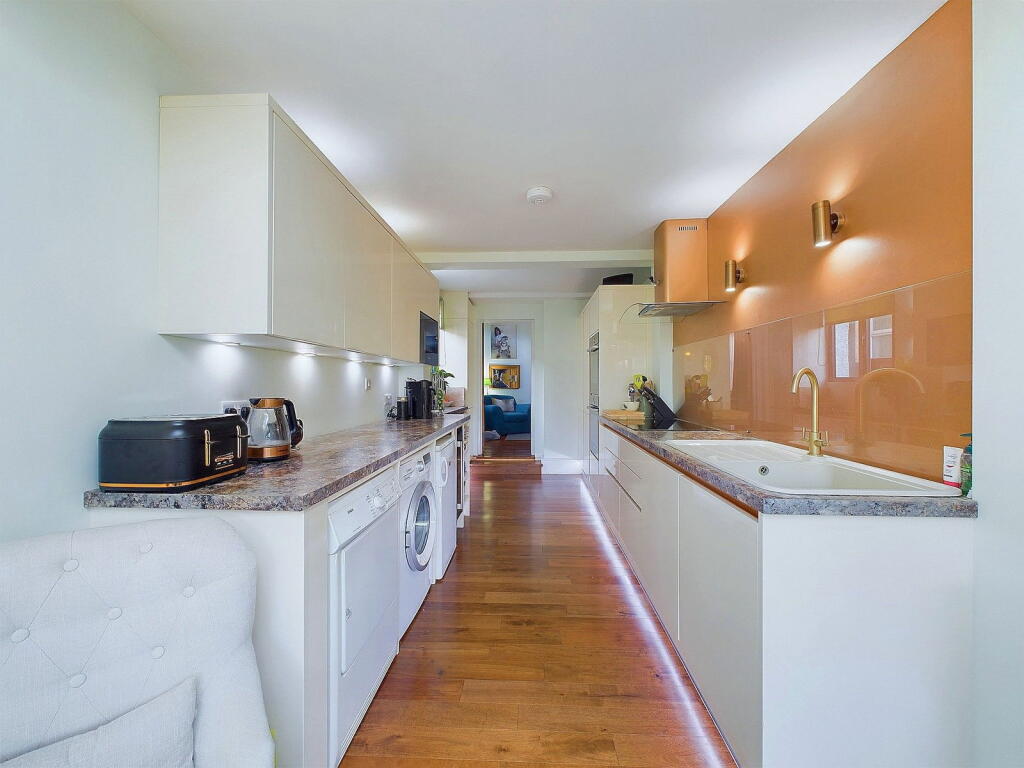 Additional property image - Reigate Road, Worthing, BN11