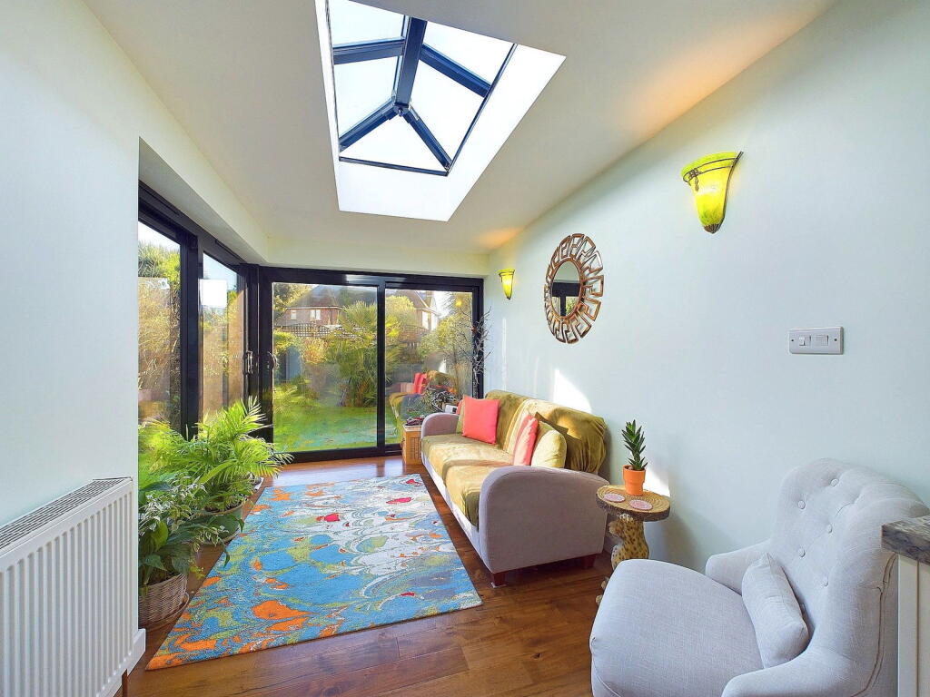 Additional property image - Reigate Road, Worthing, BN11