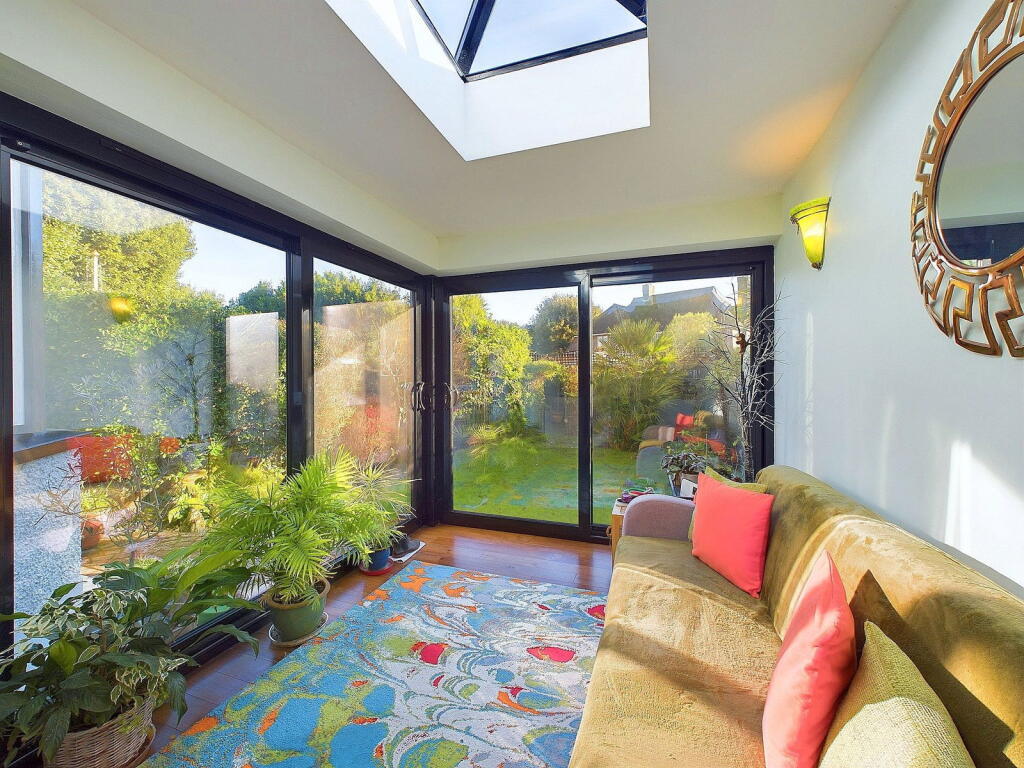 Additional property image - Reigate Road, Worthing, BN11