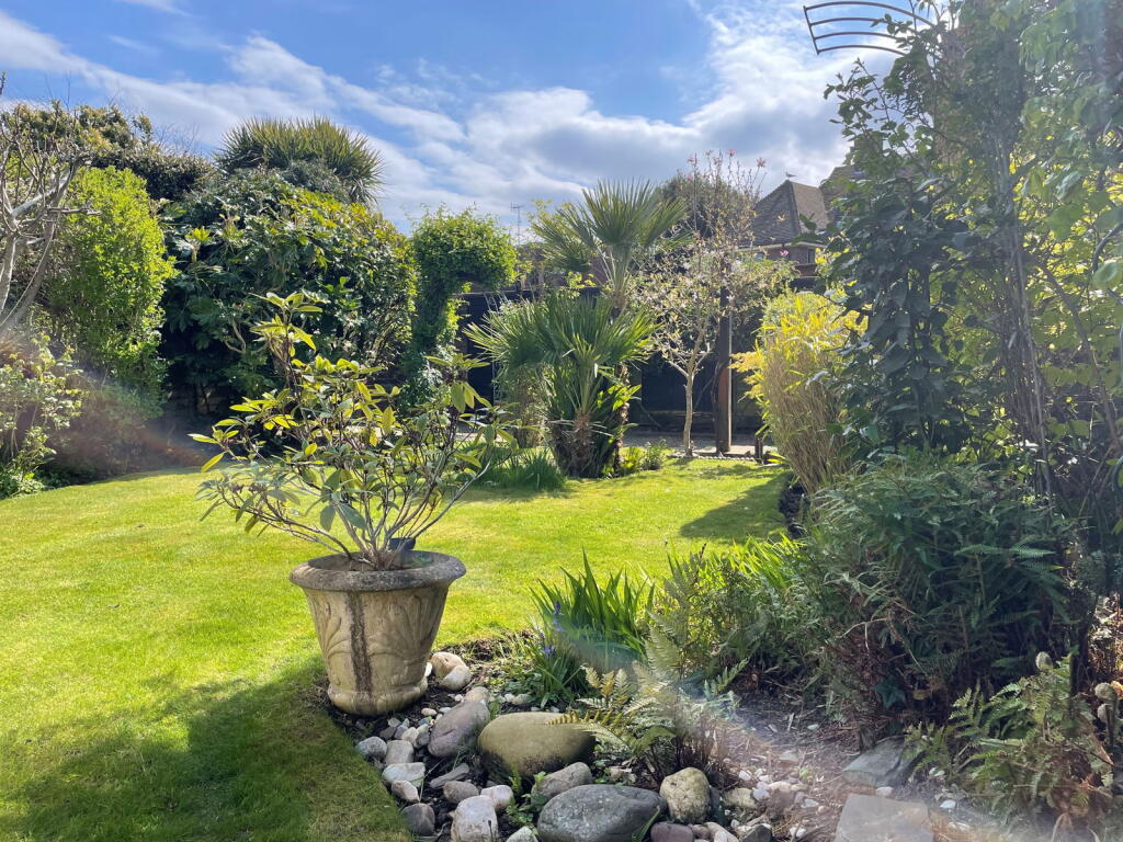Additional property image - Reigate Road, Worthing, BN11