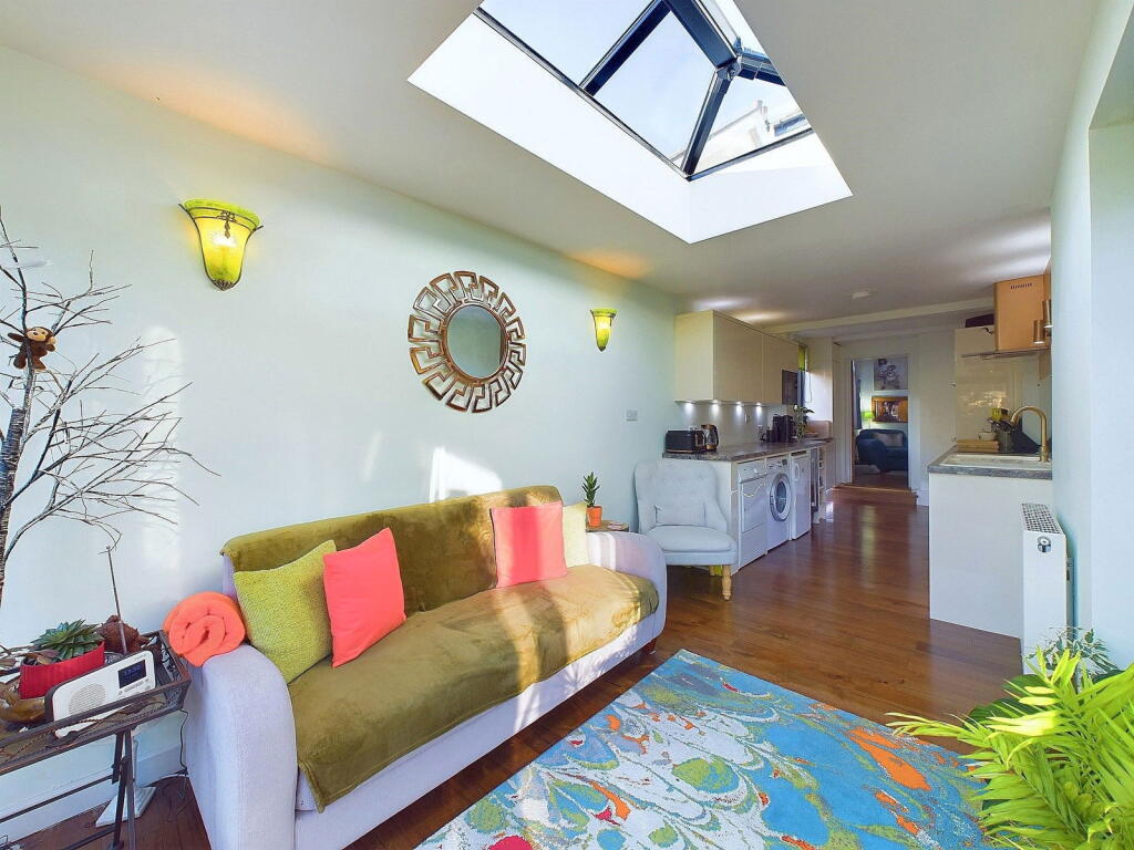 Additional property image - Reigate Road, Worthing, BN11