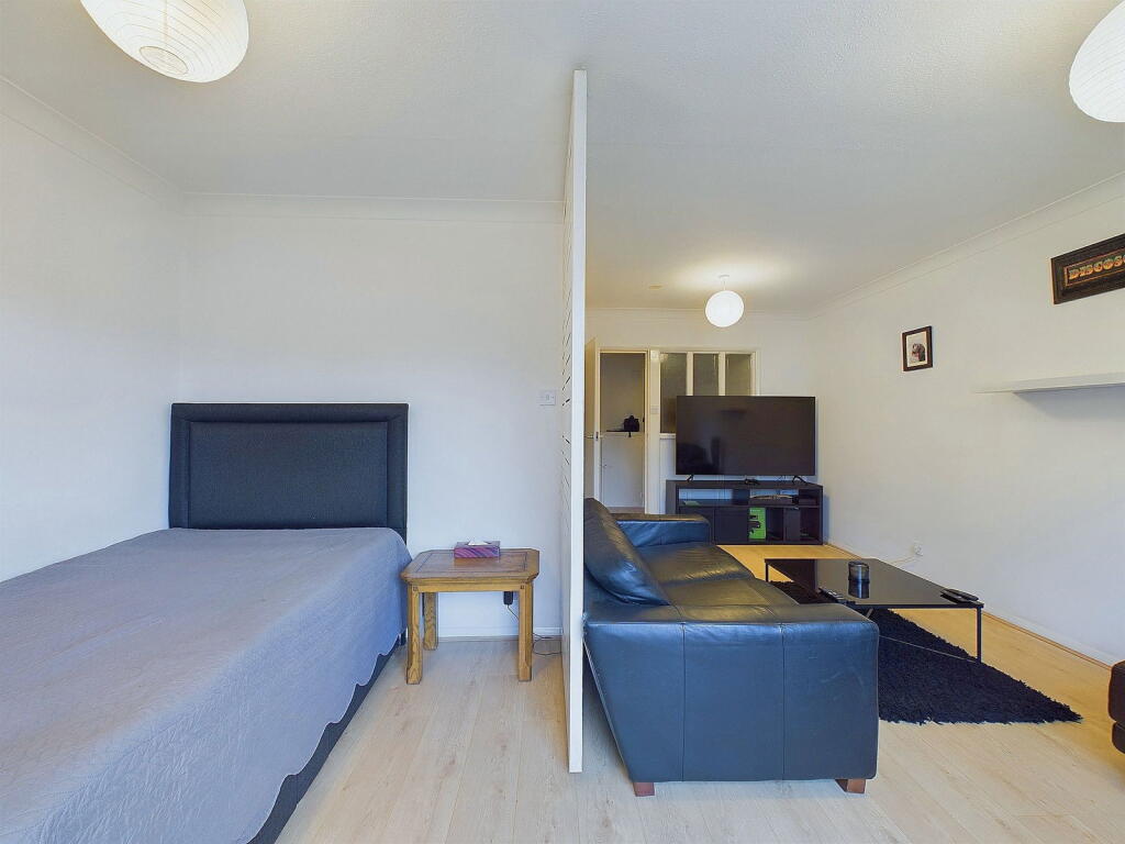 Additional property image - Brooklyn Avenue, Worthing, BN11 5QP