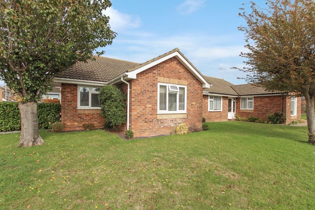 3 bedroom semidetached bungalow for sale in Chippers Road, Worthing