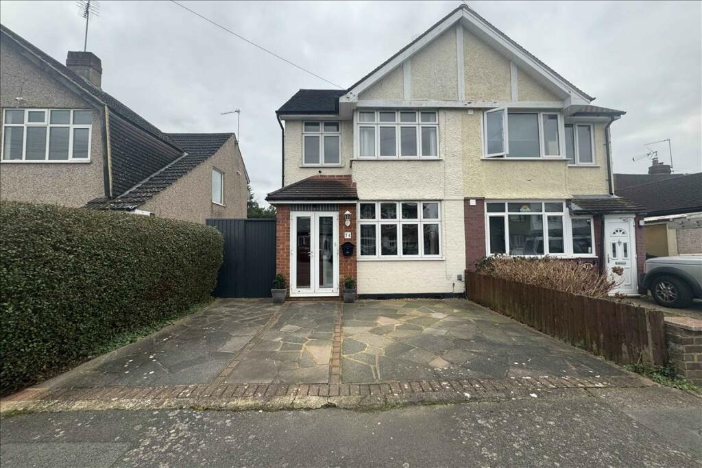 4 bedroom semidetached house for sale in Hereford Road, Feltham