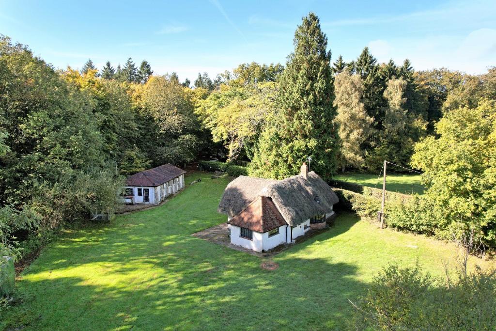 3 bedroom detached house for sale in NUNEY GREEN *15 mins Reading