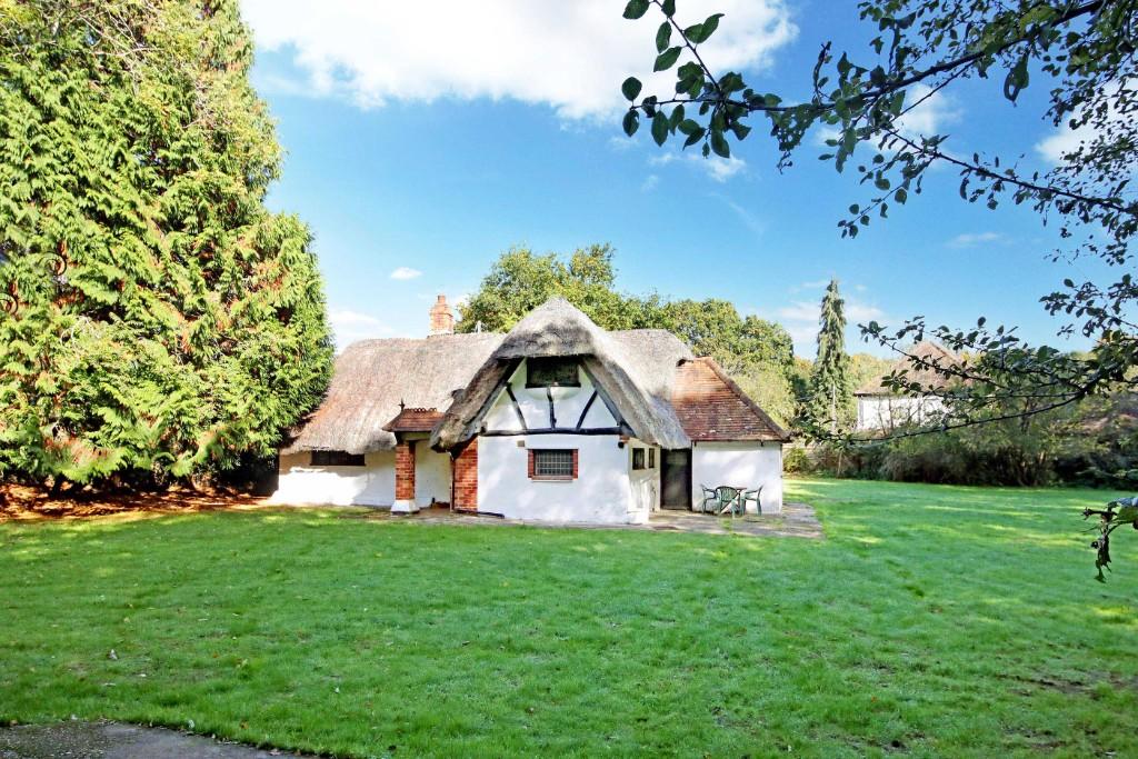 3 bedroom detached house for sale in NUNEY GREEN, Nr Mapledurham