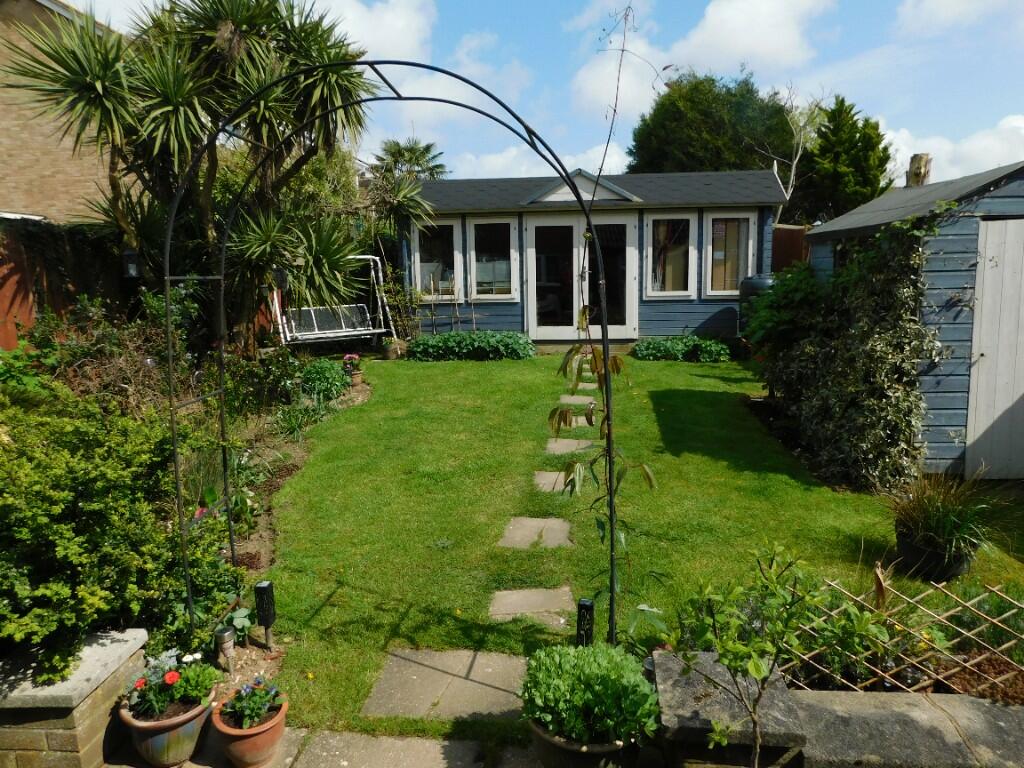 4 bedroom link detached house for sale in Whyte Close, SO45