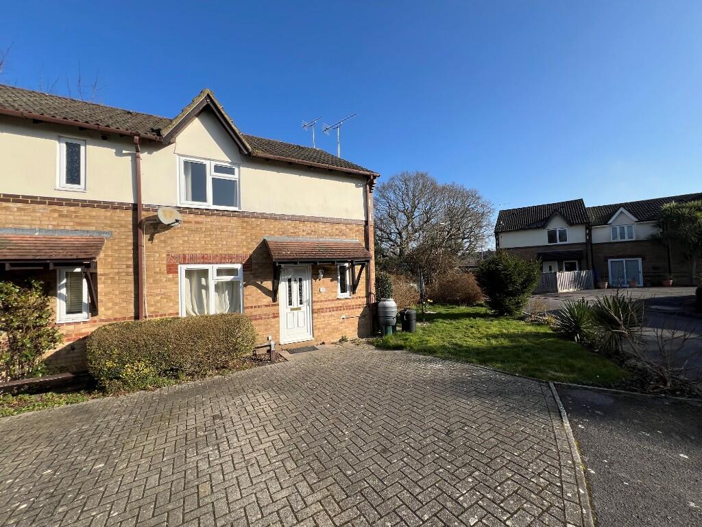Main image of property: Tides Way, SO40