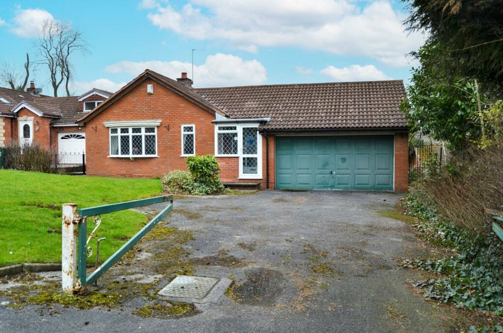 3 bedroom detached bungalow for sale in Rock Road, Hurst Hill, Coseley