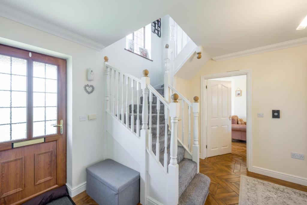 4 bedroom detached house for sale in Majors Fold, Gornal, The Straits, DY3