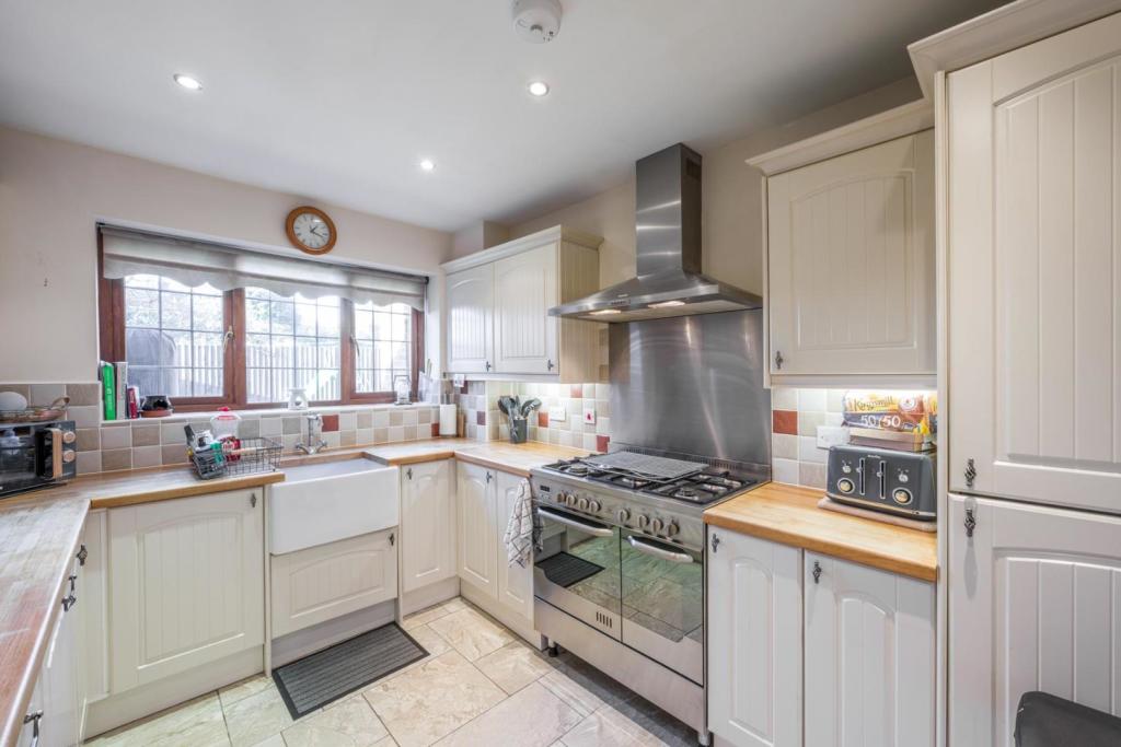 4 bedroom detached house for sale in Majors Fold, Gornal, The Straits, DY3