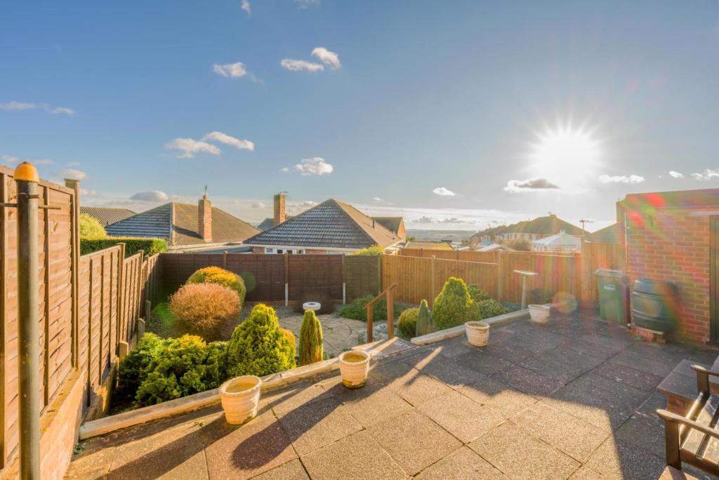 3 bedroom detached bungalow for sale in Ruskin Avenue, The Straits