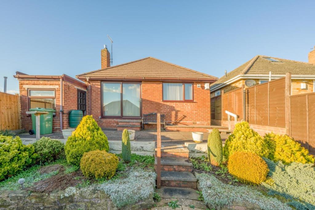 3 bedroom detached bungalow for sale in Ruskin Avenue, The Straits